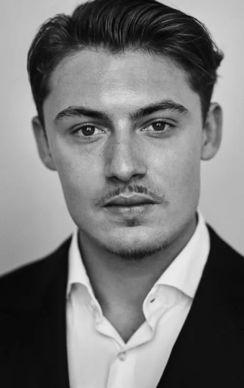Elias D - DIRECT BOOKING PARIS - Mot Management