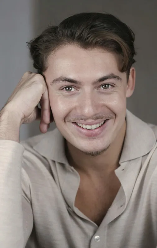 Elias D - DIRECT BOOKING PARIS - Mot Management
