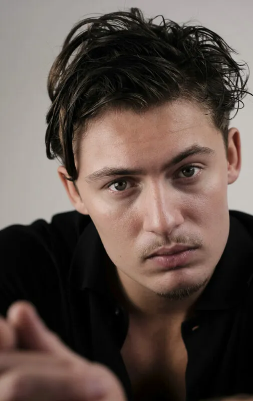 Elias D - DIRECT BOOKING PARIS - Mot Management