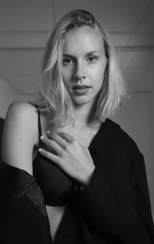 Julia T - Mot Management