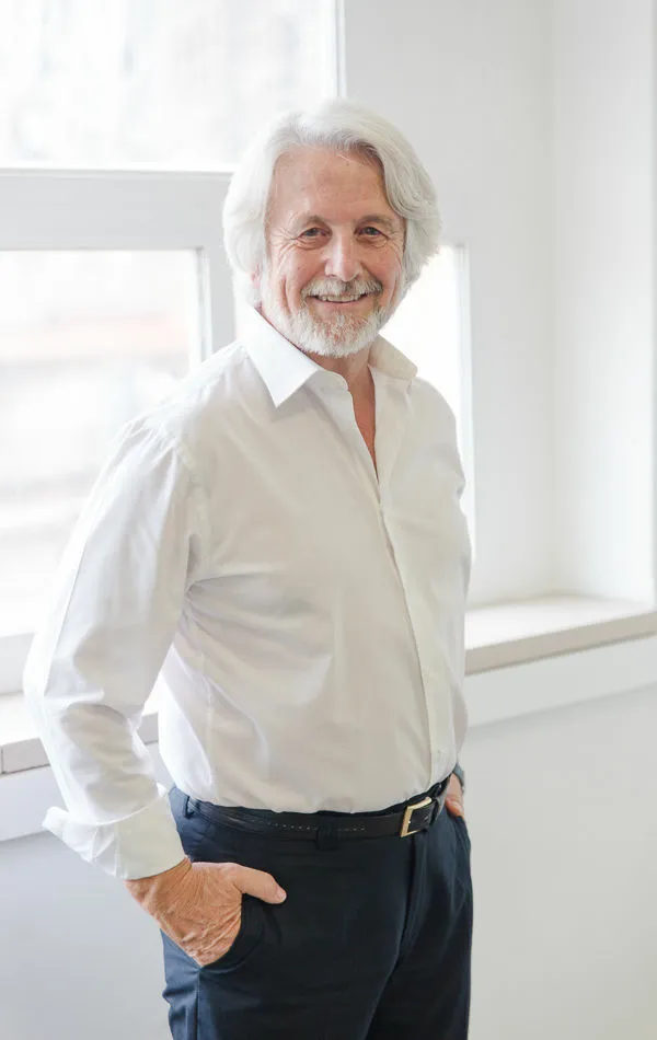 LLuis L - Mot Management